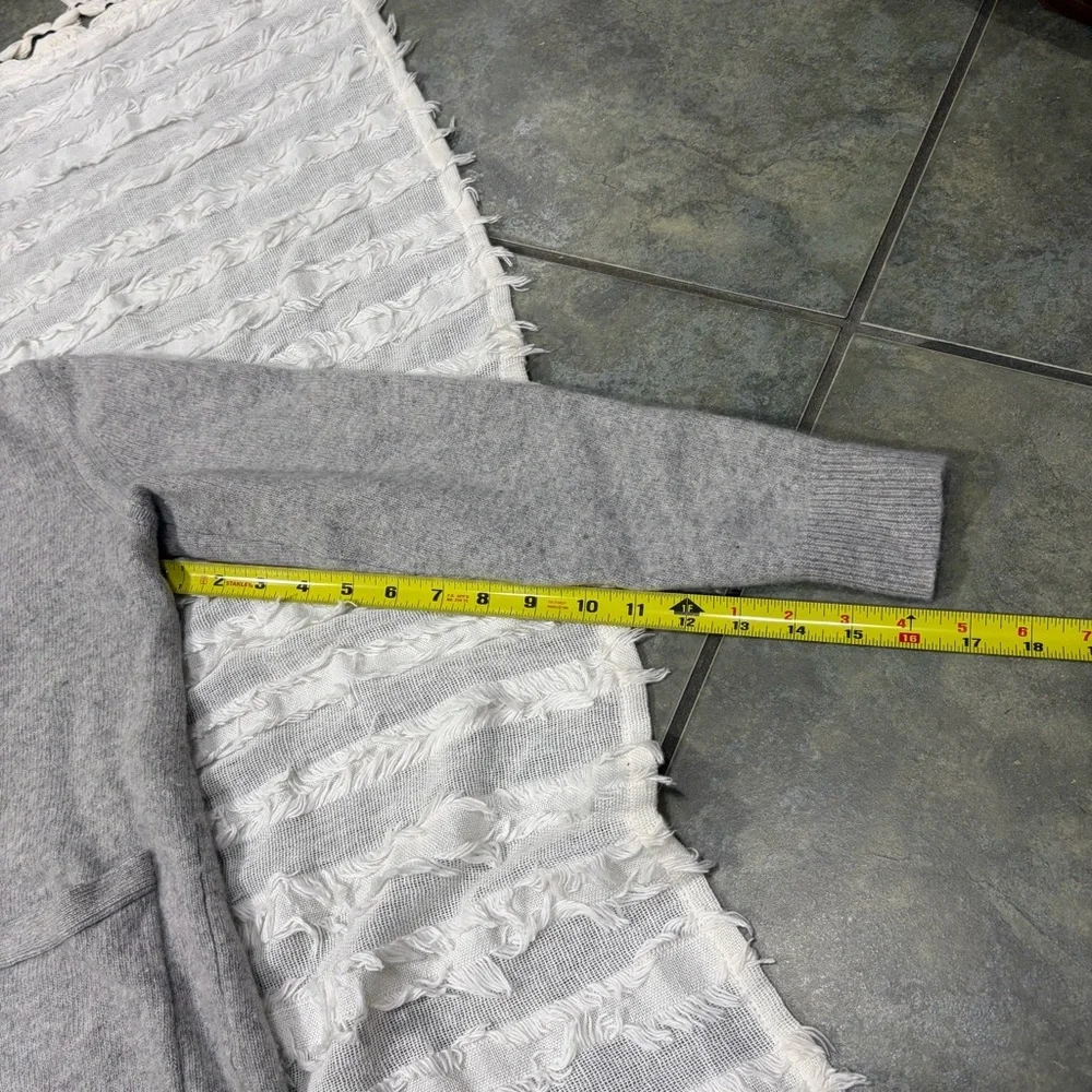 Banana Republic Cardigan Sz M Italian wool/cashmere blend Gray Casual Minimalist - Picture 10 of 10